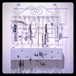 Over the door jewelry organizer